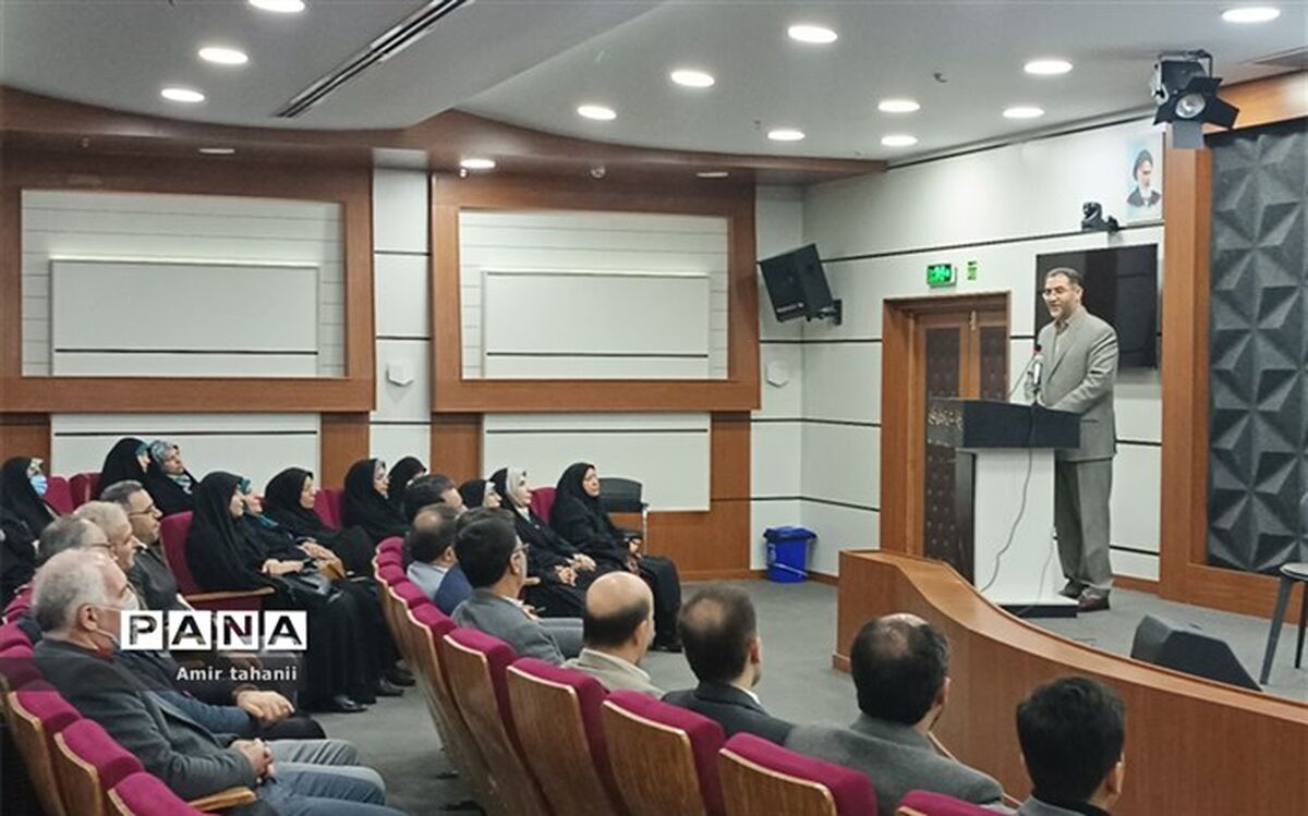 سُکان کشتی حرکت در مسیر اسلام، در دستان رهبر معظم انقلاب اسلامی است