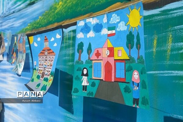 برگزاری جشن انقلاب و جشنواره دستاوردهای علمی وهنری  در دبیرستان حدیث مهر