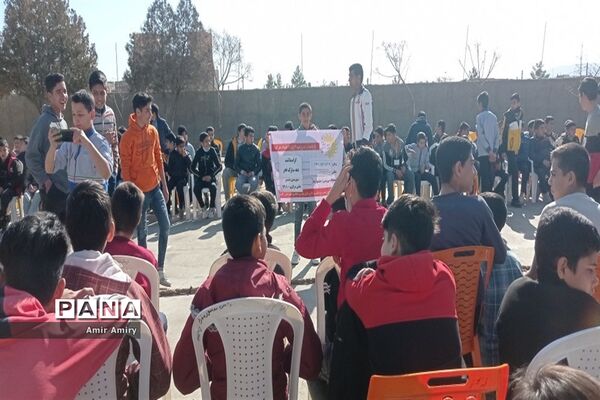 برگزاری جشن انقلاب در دبیرستان شهید باقری کاشمر