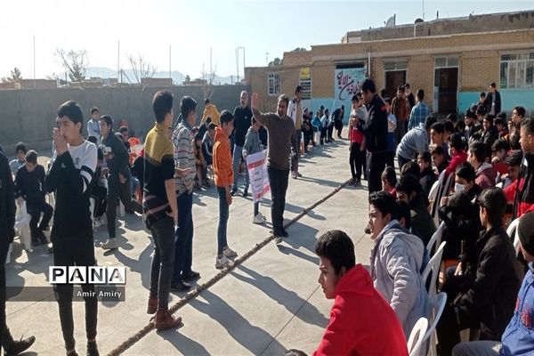 برگزاری جشن انقلاب در دبیرستان شهید باقری کاشمر