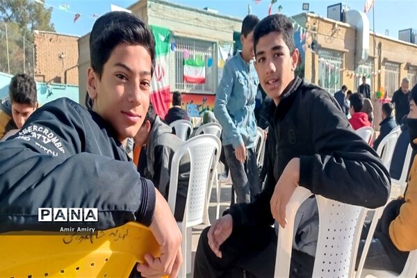 برگزاری جشن انقلاب در دبیرستان شهید باقری کاشمر