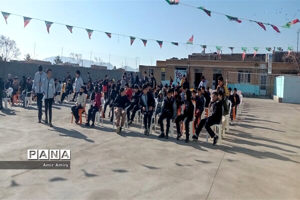 برگزاری جشن انقلاب در دبیرستان شهید باقری کاشمر