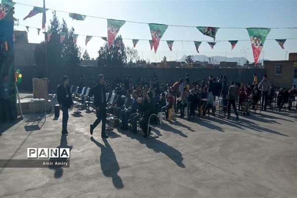 برگزاری جشن انقلاب در دبیرستان شهید باقری کاشمر