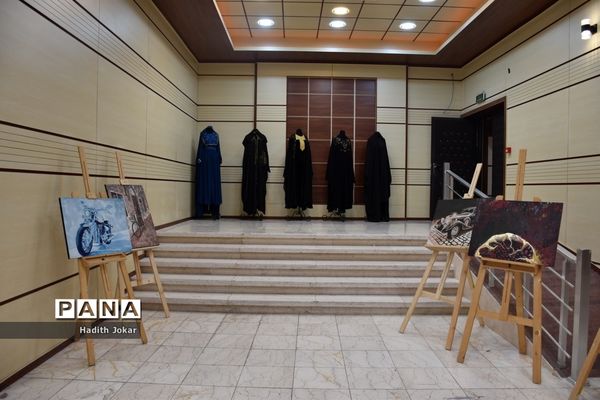 نمایشگاه  دختران فاطمی رهروان زینبی در بوشهر