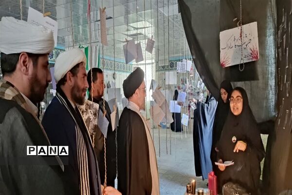 افتتاح نمایشگاه مدرسه انقلاب در مدارس ابرکوه
