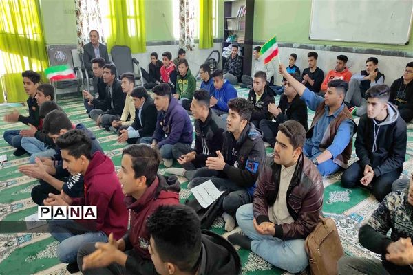 جشن پیروزی انقلاب اسلامی در مدارس کارون