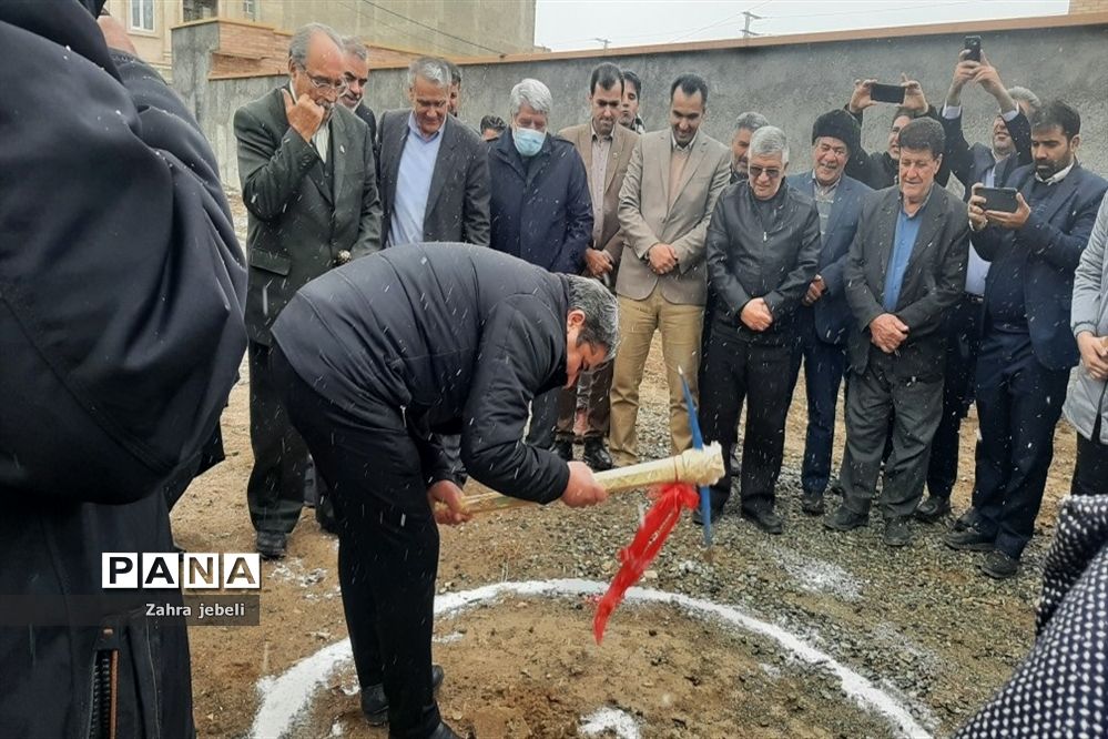 مراسم  کلنگ زنی مدرسه ۸ کلاسه در صفادشت