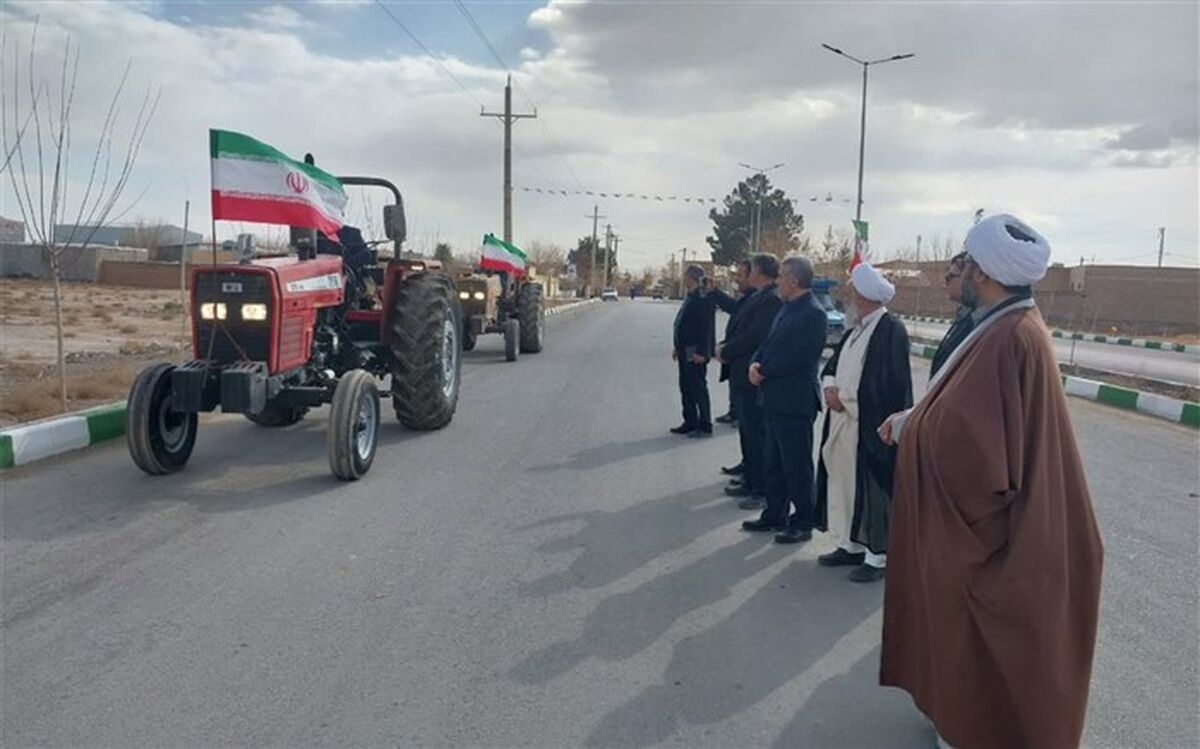 مانور تراکتورداران جعفرآباد قم به مناسبت ایام دهه فجر