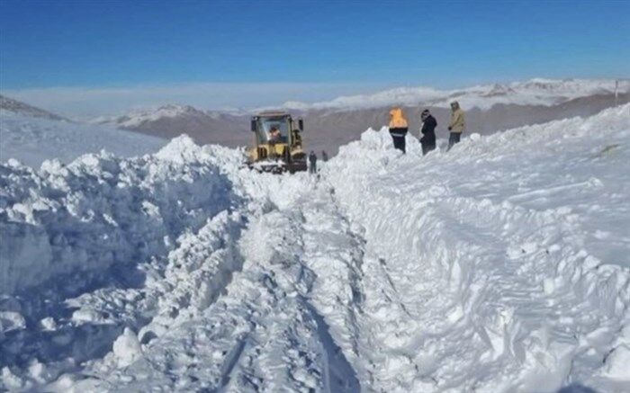 برف راه ارتباطی ۶۳۰روستای لرستان را بست