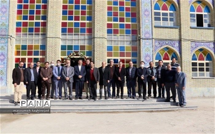 دبیرستان ماندگارشهید مدرس بالغ بر صد دانش‌آموز و معلم شهید تقدیم انقلاب اسلامی کرده است