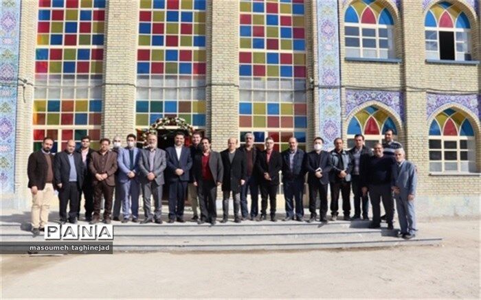 دبیرستان ماندگارشهید مدرس بالغ بر صد دانش‌آموز و معلم شهید تقدیم انقلاب اسلامی کرده است