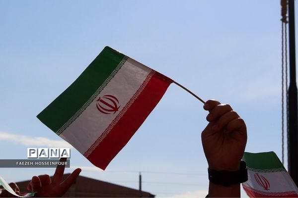 برگزاری اختتامیه المپیاد ورزشی به مناسبت دهه فجر در دبیرستان مبین اندیشه بهارستان‌دو
