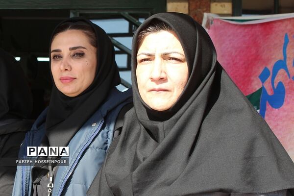 برگزاری اختتامیه المپیاد ورزشی به مناسبت دهه فجر در دبیرستان مبین اندیشه بهارستان‌دو