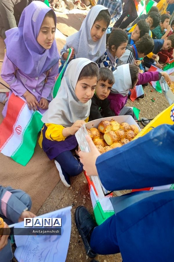 گرامیداشت چهل و چهارمین سالگرد پیروزی انقلاب در مدارس روستایی