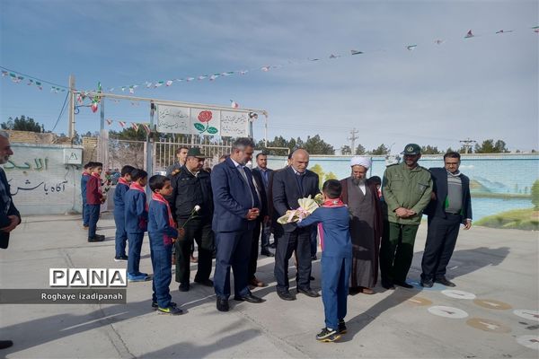 افتتاح زمین چمن مدرسه قرآنی شهید محمدمنتظر قائم شهرستان خاتم