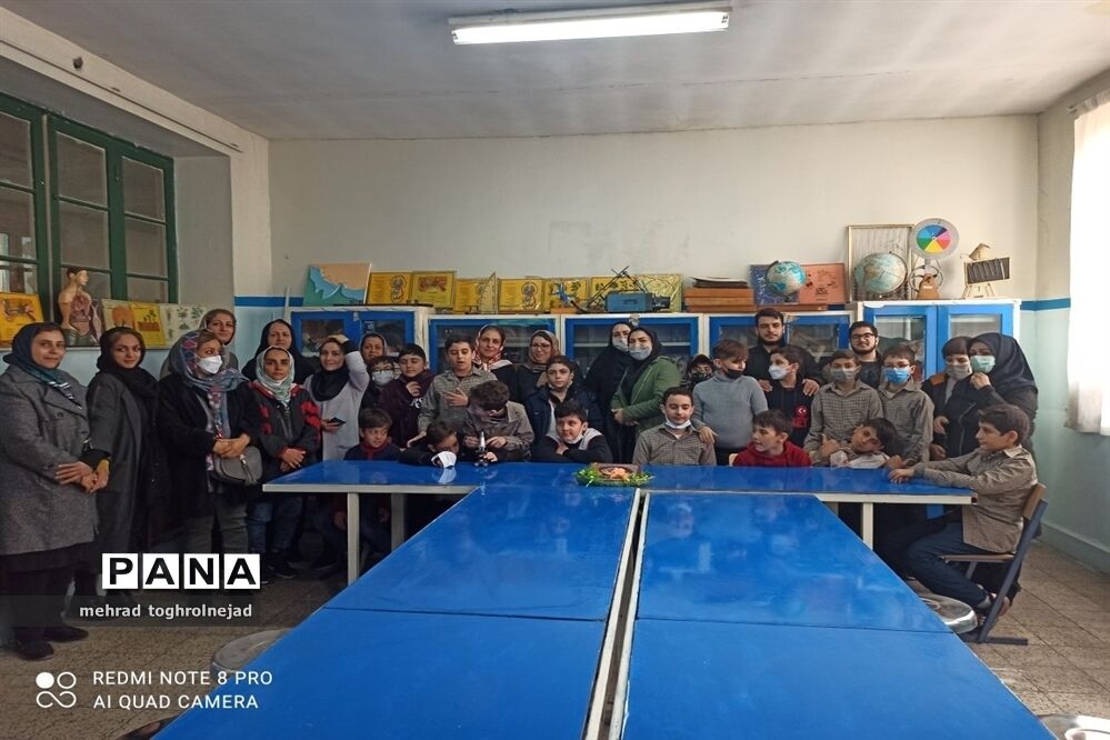 جشن انقلاب و بازگشایی آزمایشگاه دبستان شهید ناصریان منطقه ۱۰