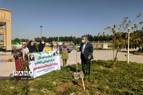 کاشت ۱۱ نهال به یاد شهدای انقلاب شهرستان بهبهان