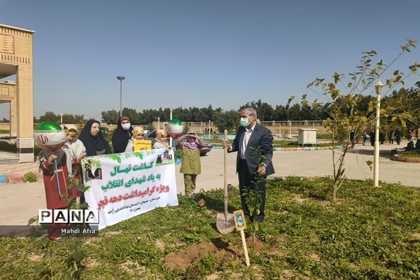 کاشت ۱۱ نهال به یاد شهدای انقلاب شهرستان بهبهان