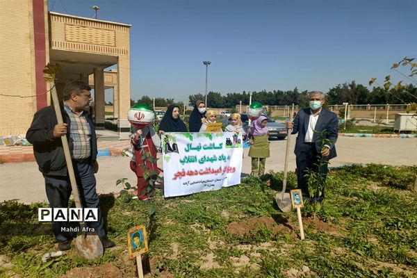 کاشت ۱۱ نهال به یاد شهدای انقلاب شهرستان بهبهان