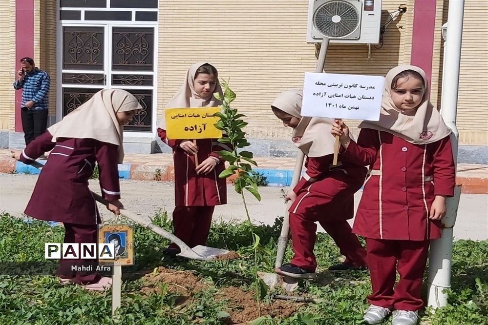 کاشت ۱۱ نهال به یاد شهدای انقلاب شهرستان بهبهان