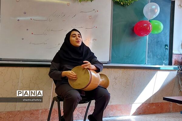 نمایشگاه مدرسه انقلاب در دبیرستان فرهنگ منطقه ۱۳