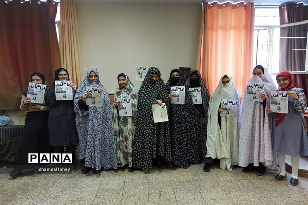 نمایشگاه مدرسه انقلاب در دبیرستان فرهنگ منطقه ۱۳