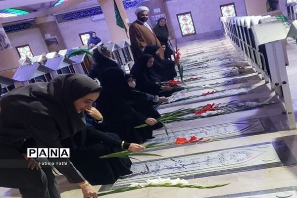 عطر افشانی گلزار شهدا بوشهر