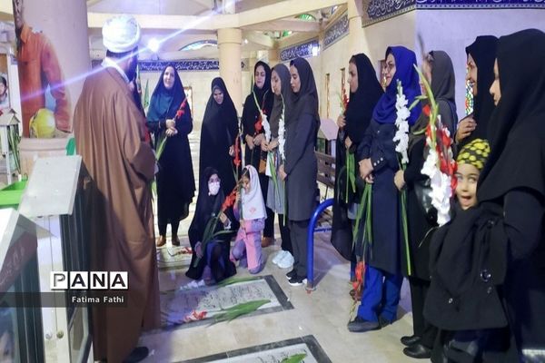 عطر افشانی گلزار شهدا بوشهر