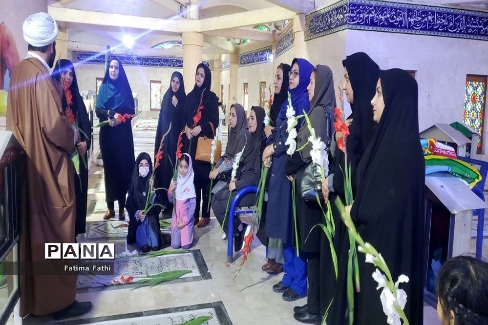 عطر افشانی گلزار شهدا بوشهر