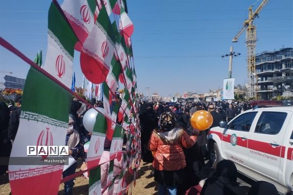 حضور گسترده مردم کاشان درراهپیمایی ٢٢بهمن