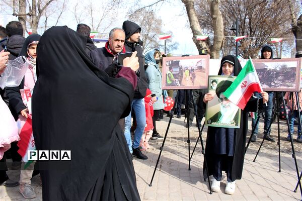 حضور نسل نوجوان در راهپیمایی ۲۲ بهمن