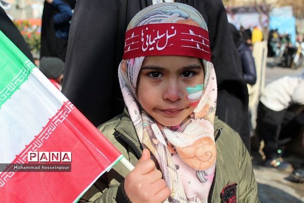 حضور پرشور مردم بهارستانی در راهپیمایی ۲۲ بهمن