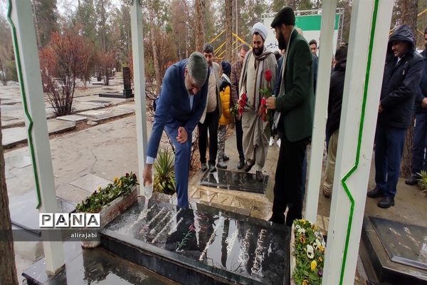 گلباران و غبارروبی مزارشهید اندرزگو و دیگر شهدای انقلاب