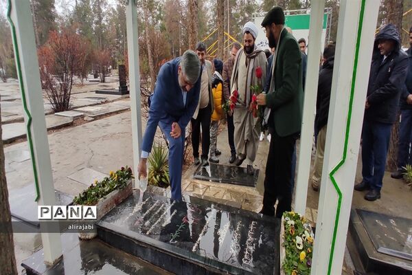 گلباران و غبارروبی مزارشهید اندرزگو و دیگر شهدای انقلاب