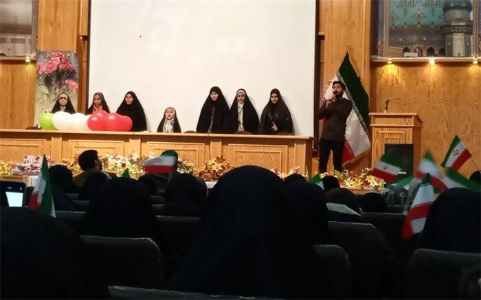 برگزاری جشن انقلاب در دانشکده اصول دین قم