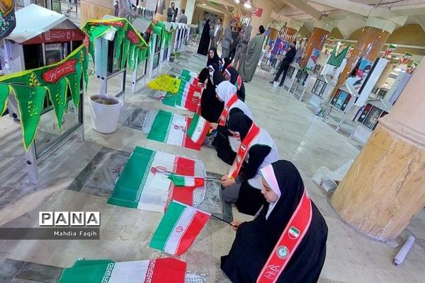 تجدید میثاق دانش‌آموزان  با شهدا در بوشهر