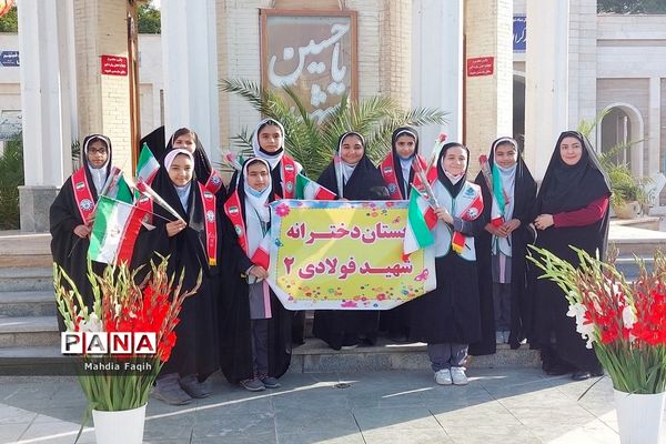 تجدید میثاق دانش‌آموزان  با شهدا در بوشهر