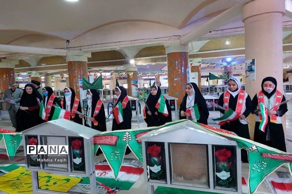 تجدید میثاق دانش‌آموزان  با شهدا در بوشهر