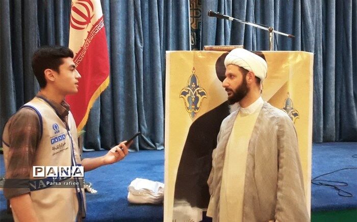 حضور دانش‌آموزان در راهپیمایی ۲۲ بهمن، زینت و شکوه به همراه دارد