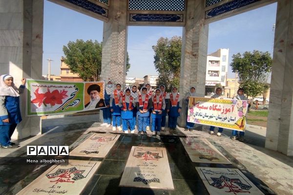 غبارروبی وعطرافشانی مزار شهدای شادگان