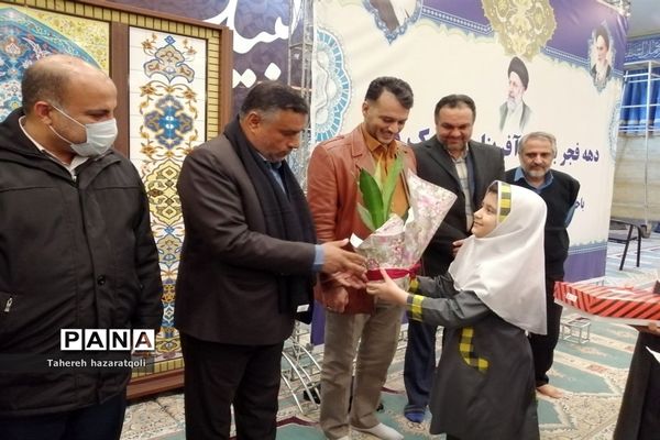 برگزاری میز خدمت در مصلی نمازجمعه صفادشت