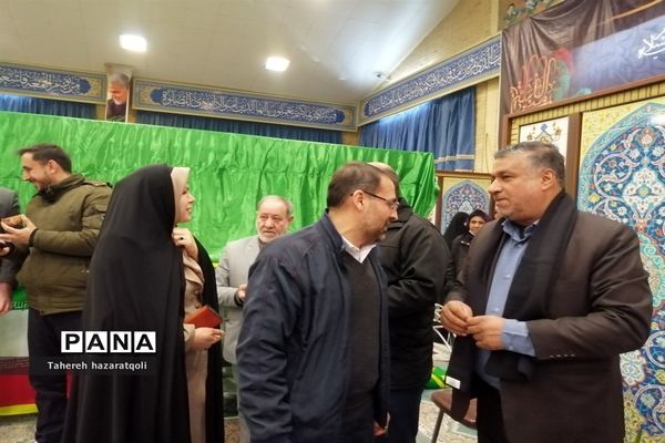 برگزاری میز خدمت در مصلی نمازجمعه صفادشت