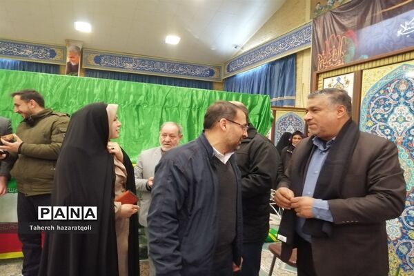 برگزاری میز خدمت در مصلی نمازجمعه صفادشت