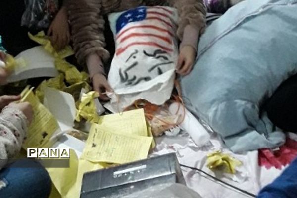 ماکت سازی از وسیله‌های دور ریختنی برای افراد دور ریختنی