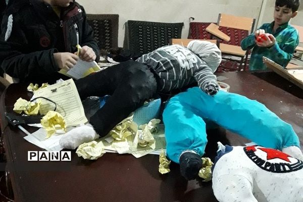 ماکت سازی از وسیله‌های دور ریختنی برای افراد دور ریختنی