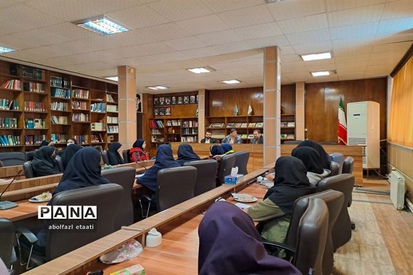 نشست هم‌اندیشی منتخبین  شورای دانش‌آموزی مدارس منطقه ۱۰