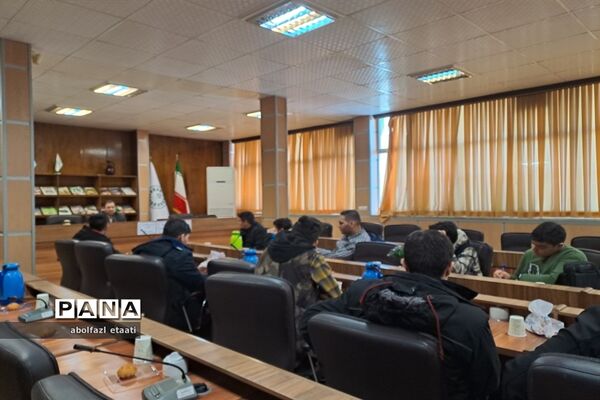 نشست هم‌اندیشی منتخبین  شورای دانش‌آموزی مدارس منطقه ۱۰