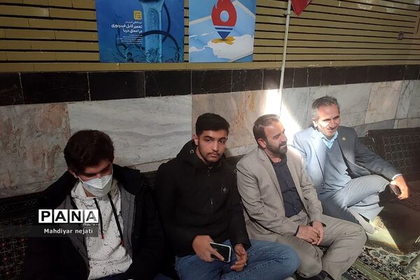 شرکت فعال دانش‌آموزان مدرسه شهید بهشتی رودهن در نماز جمعه