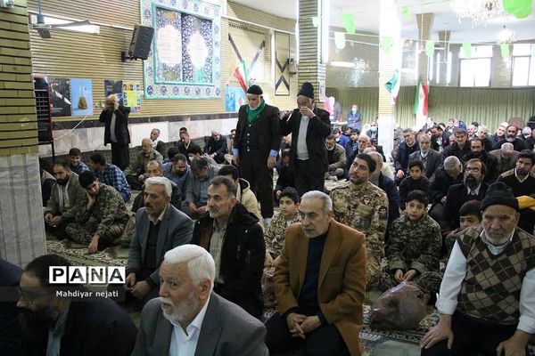 شرکت فعال دانش‌آموزان مدرسه شهید بهشتی رودهن در نماز جمعه