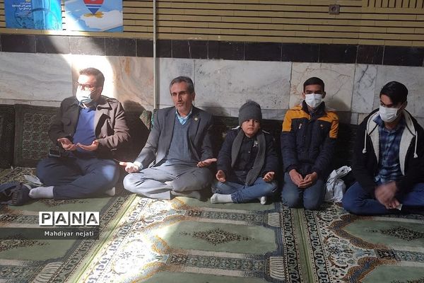 شرکت فعال دانش‌آموزان مدرسه شهید بهشتی رودهن در نماز جمعه